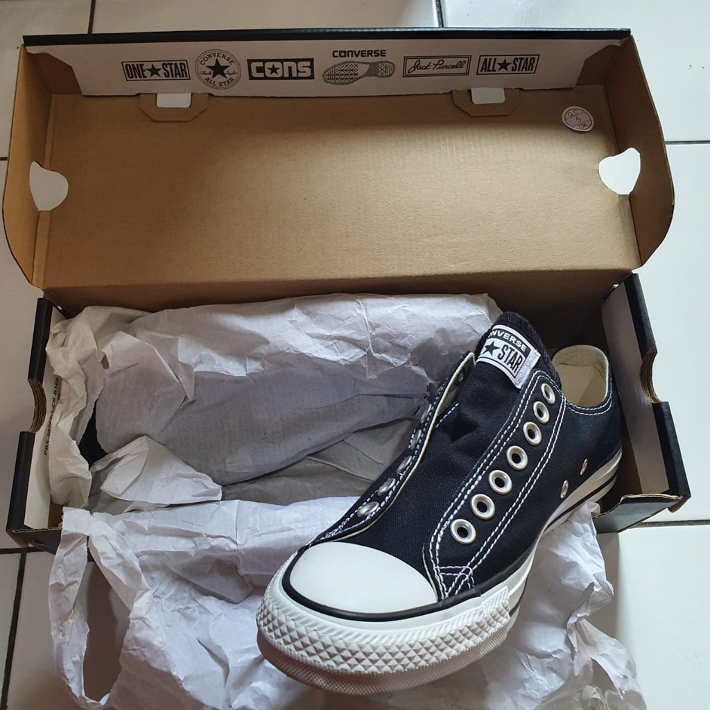 laceless black converse