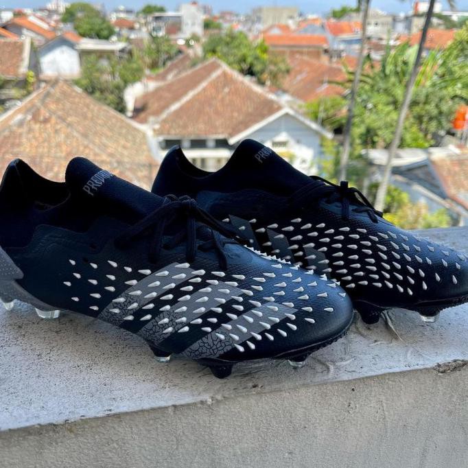 Sepatu Bola Adidas Predator Freak 1 Low Black Rieskafadilah