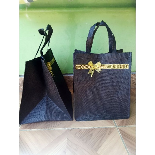 

TAS uku box nasi 20 POLOS/pita gold dan silfer/bisa request warna kain/tidak ada batasan order