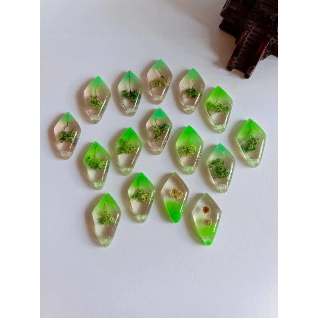 Kalung Resin Edelweis Glow In The Dark