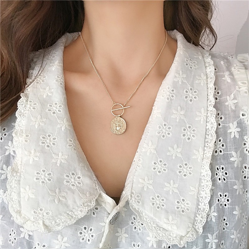 Kalung Rantai Klavikula Desain Koin Bulat Emas Gaya Retro Korea