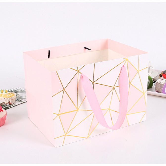 

PAPER BAG KOTAK PINK KANTONG HADIAH KANTONG BAJU PAPER BAG SOUVENIR KANTONG SOUVENIR KANTONG KADO
