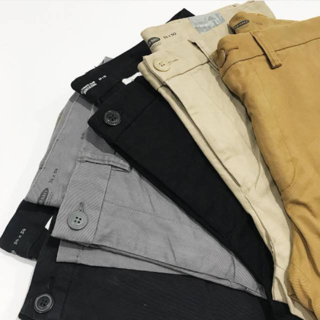  Celana chino OLD NAVY  Mens Ultimate Straight Atletic Chino  