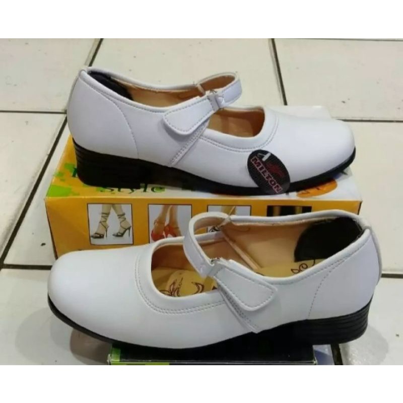 Sepatu Pantofel Paskibra Wanita/Sepatu Perawat Hitam/Putih