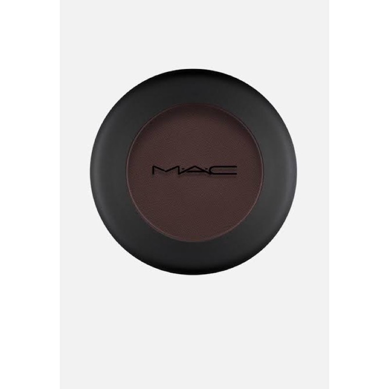 MAC powder kiss softmatte eyeshadow / give a glam / MAC cosmetics original