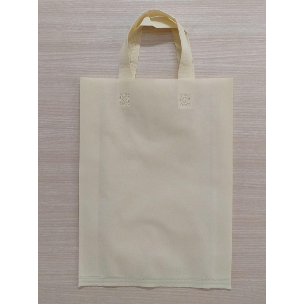 

GOODIE BAG SPUNBOND HANDLE 30x40 / Tas Belanja Murah / Kantong Belanja / Souvenir (Warna Putih)