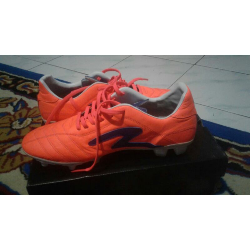 Sepatu Sepakbola