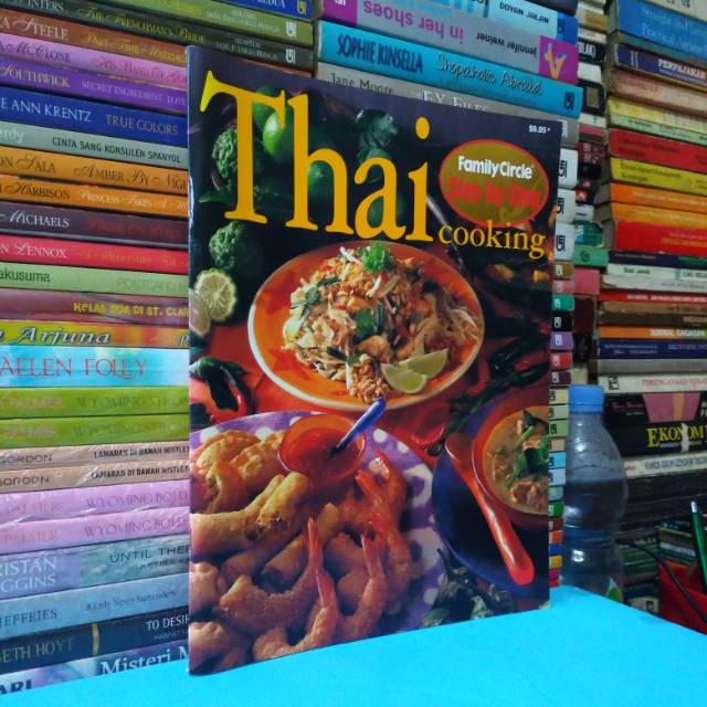 Buku Import THAI COOKING Family Circle step by step