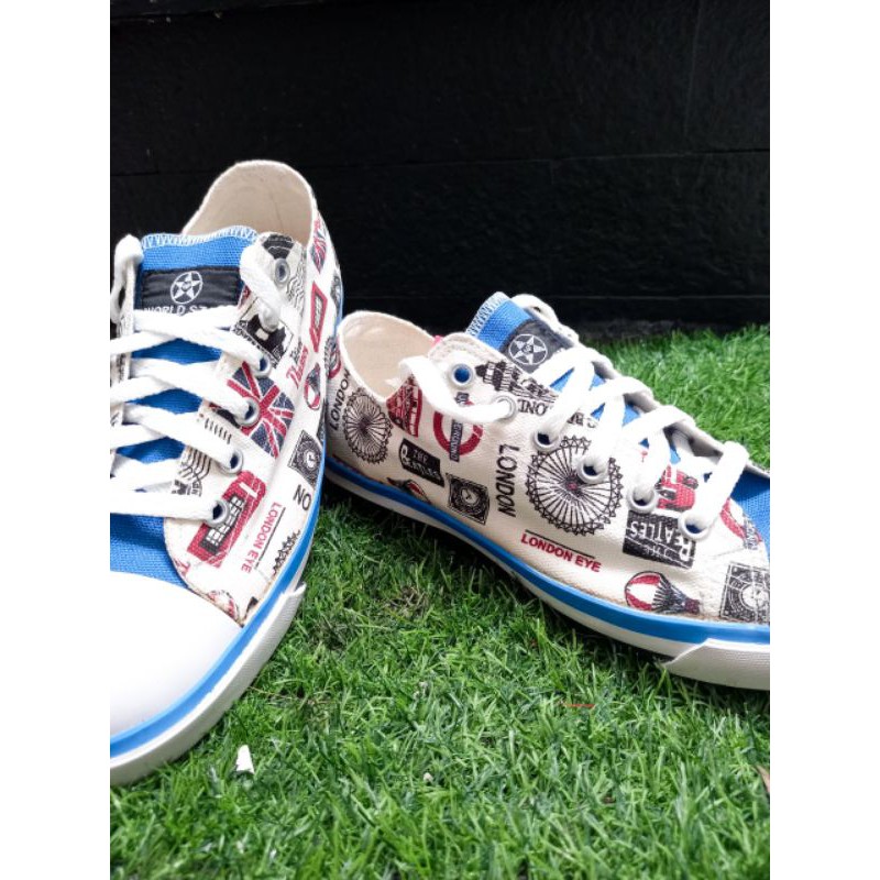 Sepatu Warior World Star