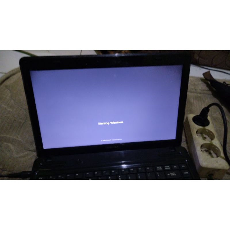 LED layar laptop TOSHIBA L730 ORIGINAL SECOND