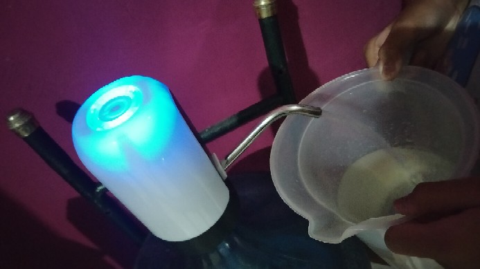 Pompa Air Minum Galon Lampu Led Elektrik Otomatis Usb Electric Water Pumping Dispenser 4 Watt Putih