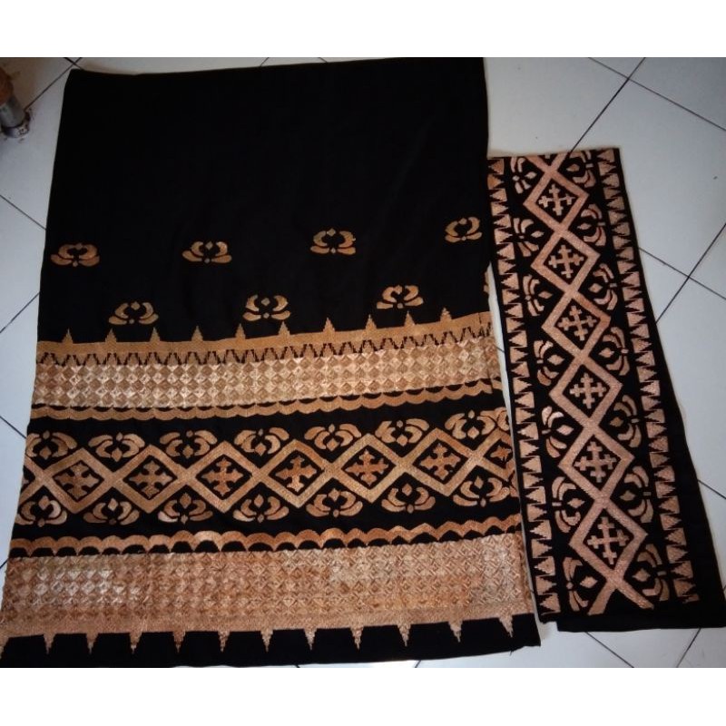 Jual Kain Tapis Lampung Benang Emas Sarung Dan Selendang Motif Lupis