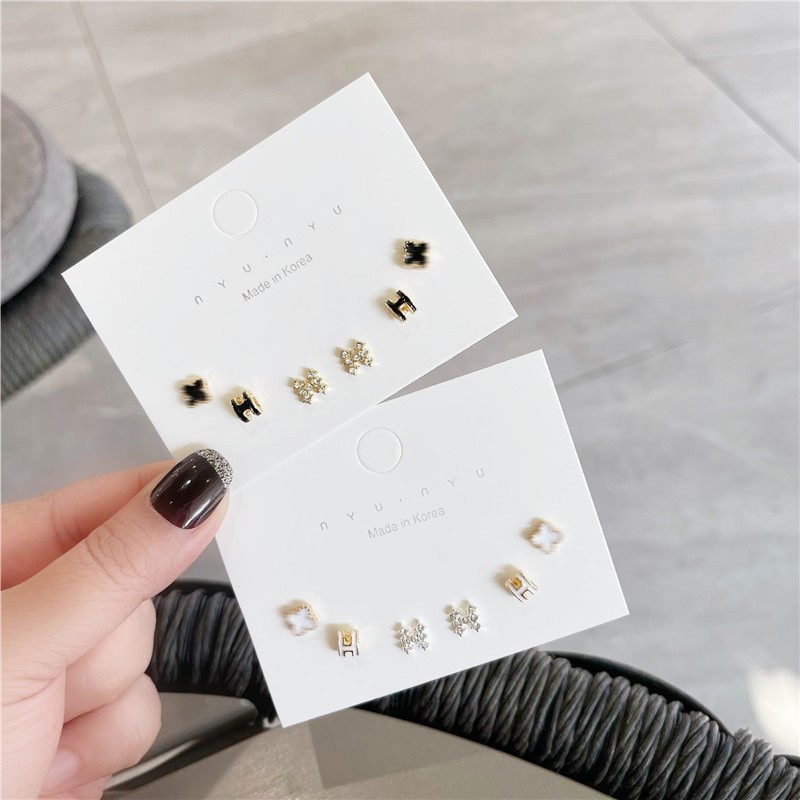 Set Anting S925 Silver Needle Desain Bunga Clover Lucky Aksen Mutiara Untuk Perempuan