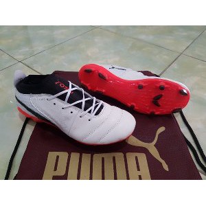 Soccer Puma ONE 17 1 FG   Puma White Fiery Coral Terlaris