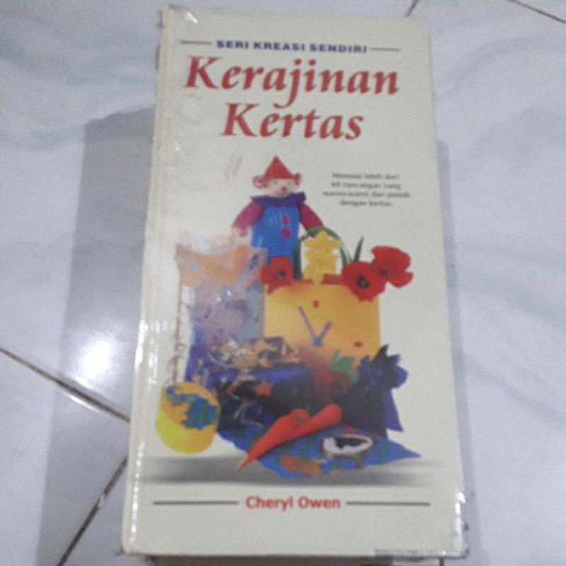 

seri kreasi sendiri KERAJINAN KERTAS
