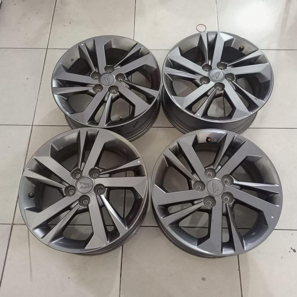 Velg Mobil Bekas New Xenia Ring 15 Lobang Baut 5X100