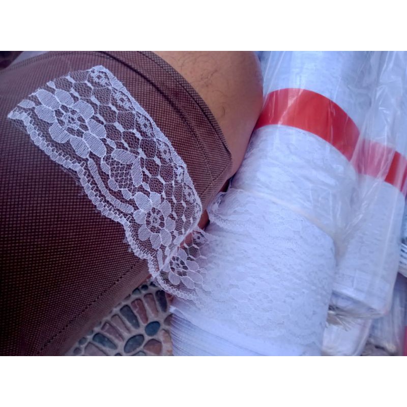 renda air putih lebar 5cm.