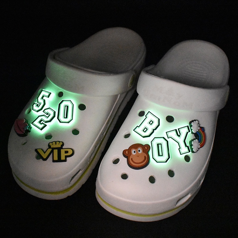 Charms Sepatu Tulis Glow in The Dark Untuk Pesta / Hadiah