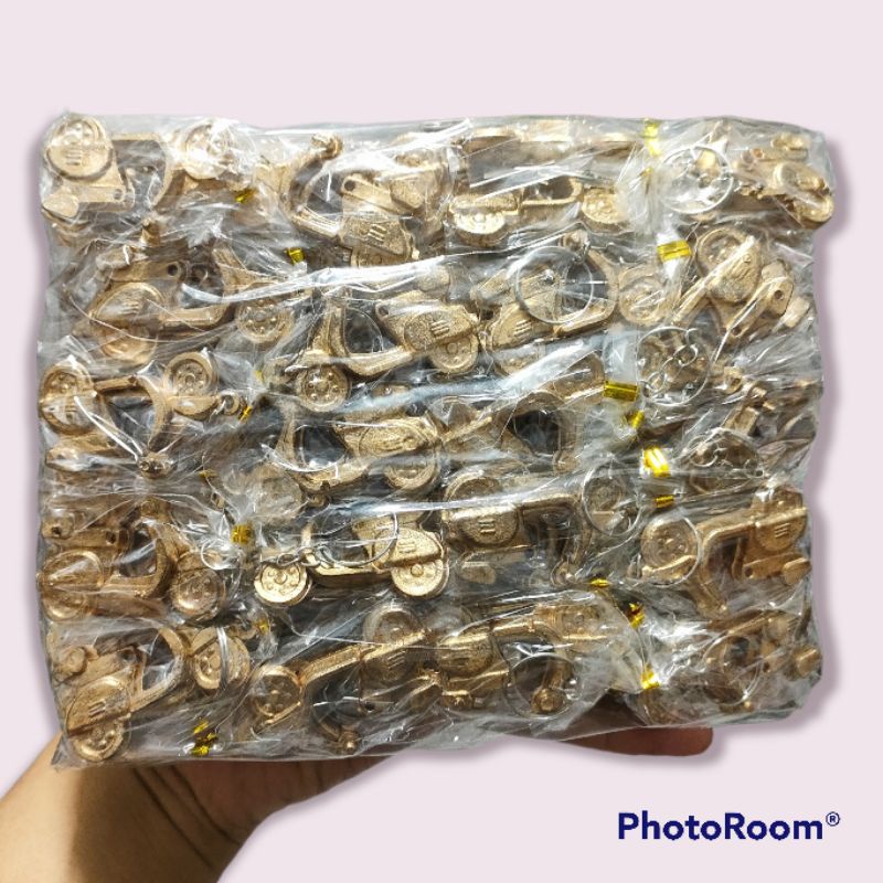 Souvenir Pernikahan Isi 100 pcs Gantungan Kunci Vespa Kuning Kemas Plastik souvenir pernikahan unik sovenir pernikahan soupenir pernikahan soufenir pernikahan sopenir pernikahan sofenir pernikahan souvenir murah souvenir ulang tahun sovenir pernikahan-1