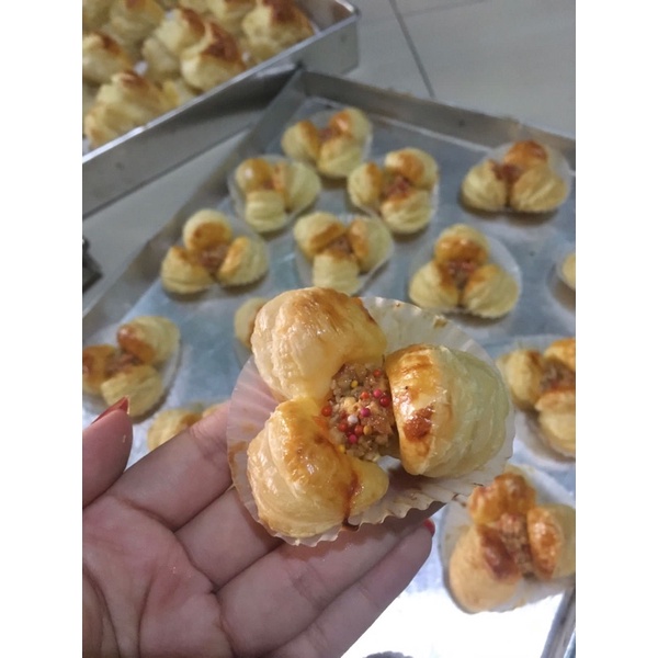 

Flower Grem Pastry