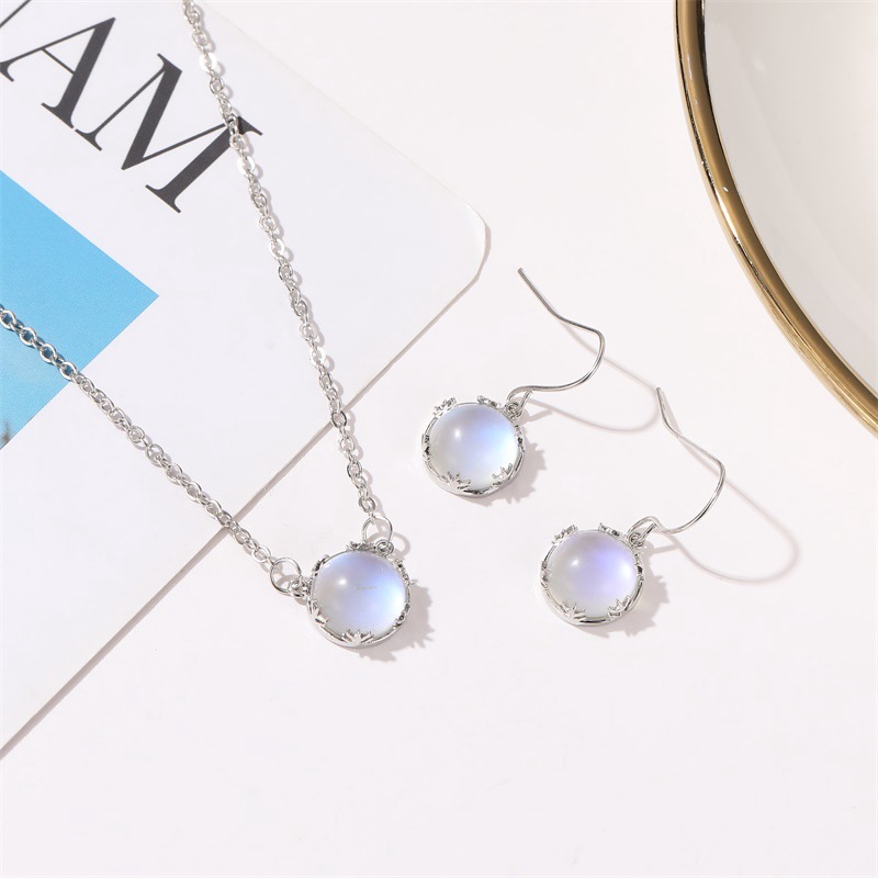 Kalung Gradient Blue Moonstone Korea Aksesoris Manis Sederhana Hadiah Liburan