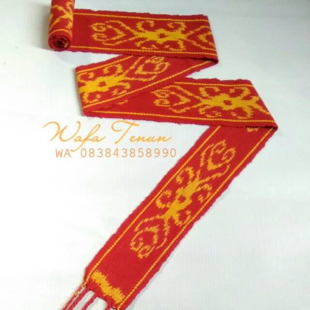 Ikat Kepala Etnik Tenun Dayak Kalimantan