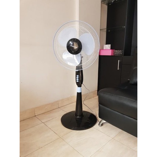 Kipas Angin Berdiri/Stand Fan Welhome WH-1681 (16 Inch)