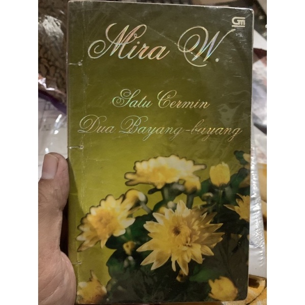 ORIGINAL NOVEL MIRA W SATU CERMIN DUA BAYANG BAYANG BAYANG-BAYANG