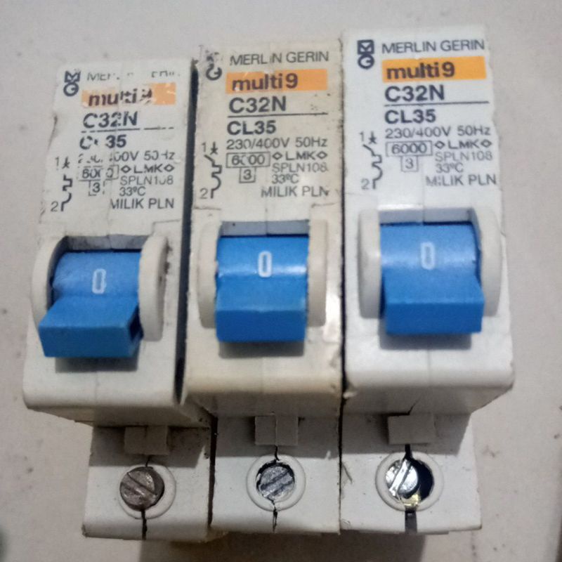 MCB 32a MERLIN GERIN MULTI9