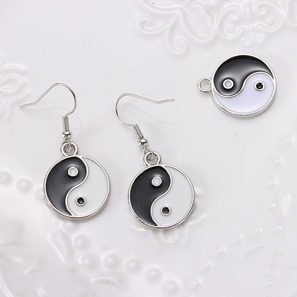 Liontin Kalung Bentuk Yin Yang Warna Hitam Putih