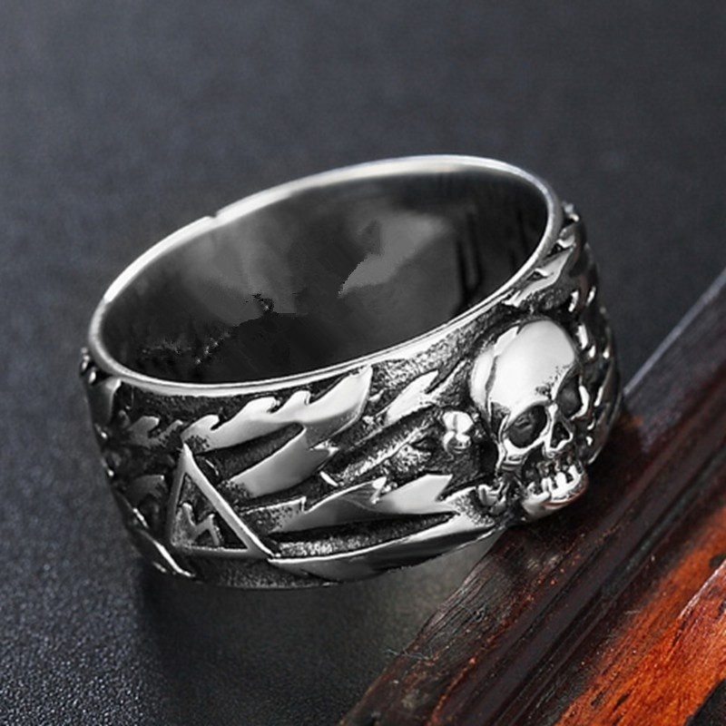 Cincin Stainless Steel Bentuk Tengkorak Gaya Vintage Gothic Punk Untuk Pria