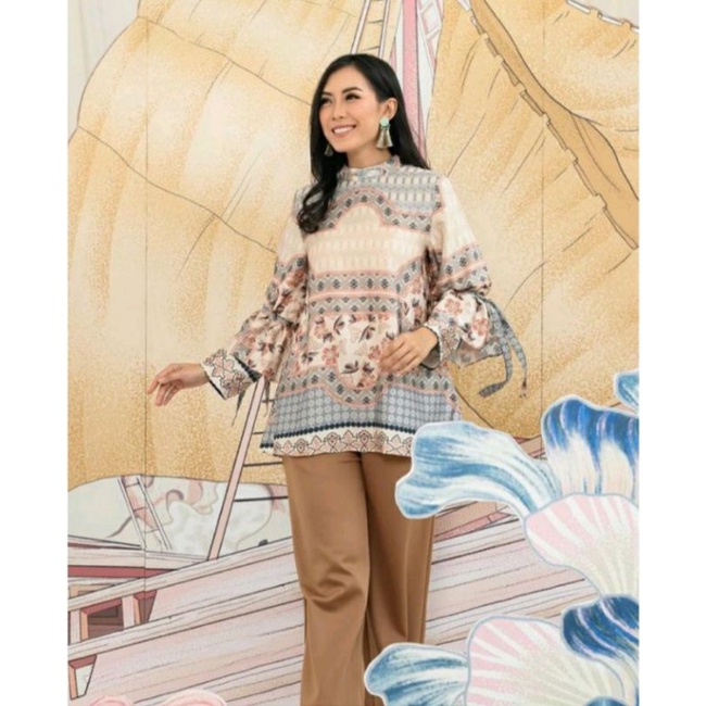 Sacha Blouse by Wearing Klamby