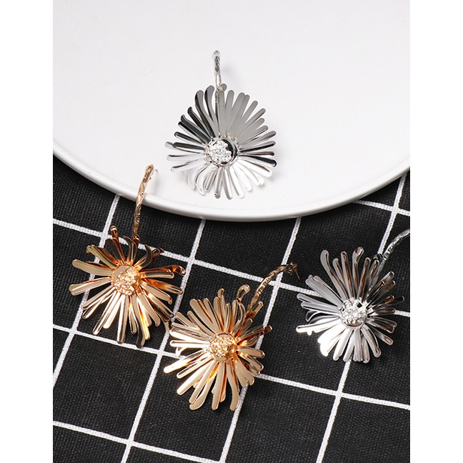 LRC Anting Tusuk Fashion Alloy Big Chrysanthemum Earring F6339X