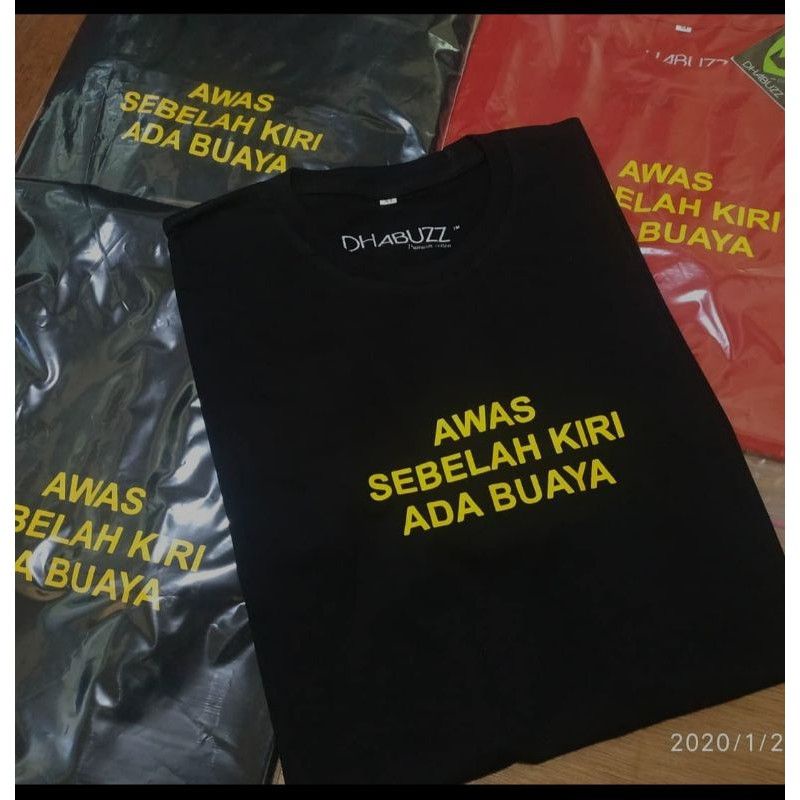 KAOS DISTRO HITAM PRIA LENGAN PENDEK BAHAN KATUN TERBARU ORIGINAL DHABUZZ C1