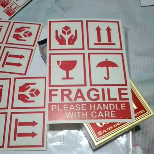 

STIKER FRAGILE 7 X 9 CM PENGAMAN BARANG/ Anti pecah isi 100 lembar