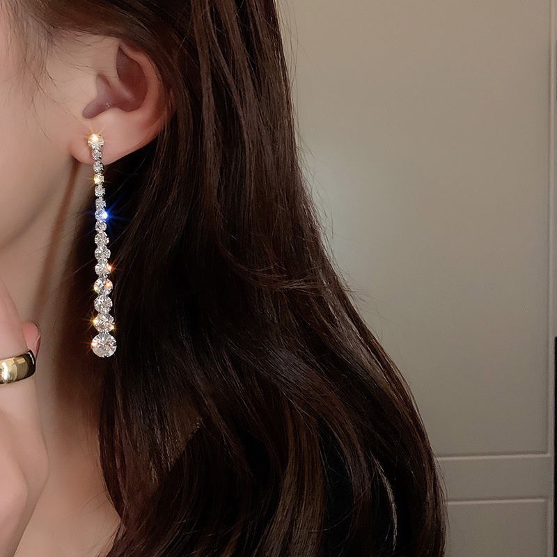 Anting Tusuk Gantung Temperament Desain Rumbai Panjang Hias Berlian Gaya Trendy / Simple Serbaguna Untuk Wanita