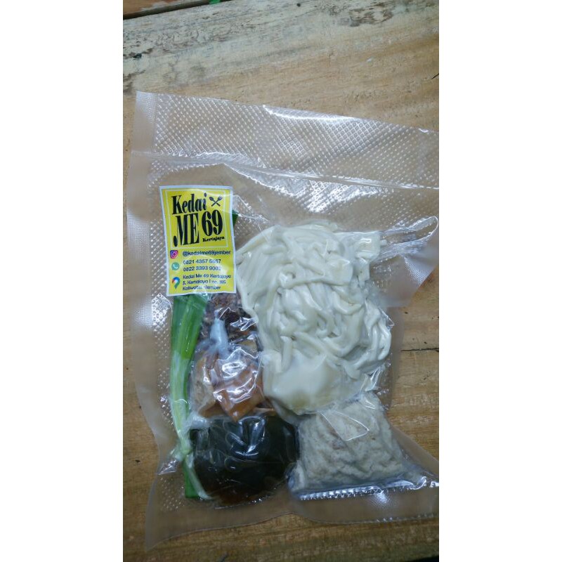 

Cui Mie Ayam Pangsit kemasan vacum frozen lebih awet dan enak dari Kedai ME 69 Kertajaya Jember
