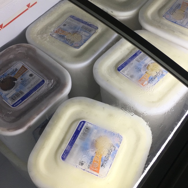 

Ice cream ukuran 8 liter