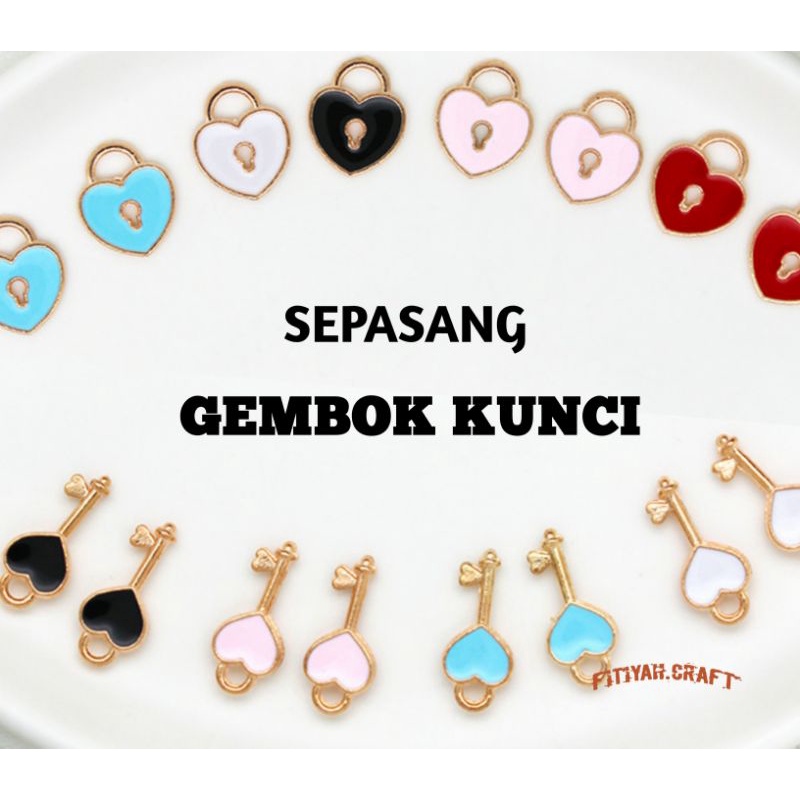 Sepasang Charm Gembok Kunci Liontin Gelang