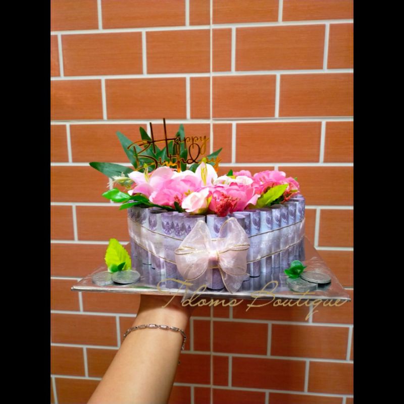 Money Cake Bentuk LOVE / Kue Ulang Tahun