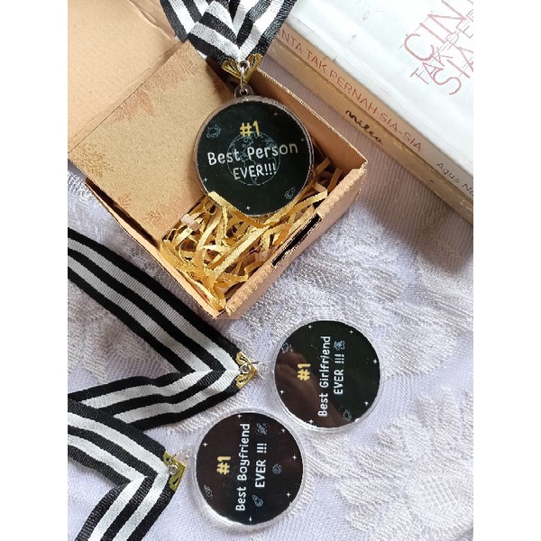 

PART 2 MEDALI CUSTOM WISUDA Gift Box Mendali Hampers/ kado unik untuk pacar, teman dan Sahabat