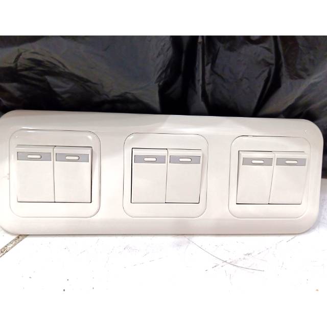 Saklar seri triple panasonic