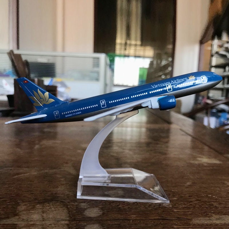 Model Pesawat Terbang Vietnam Boeing B777 B777 Bahan Metal Alloy Dengan Display Stand