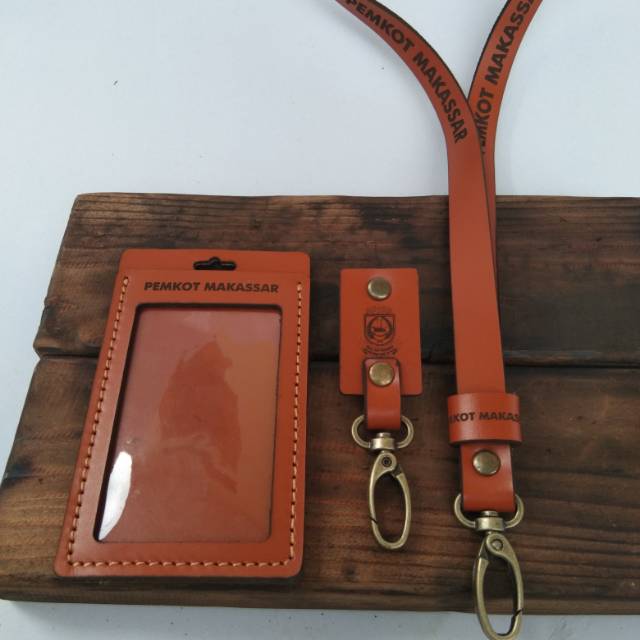 

ID CARD HOLDER NAMETAG COSTUM GRAFIER LOGO ATAU NAMA