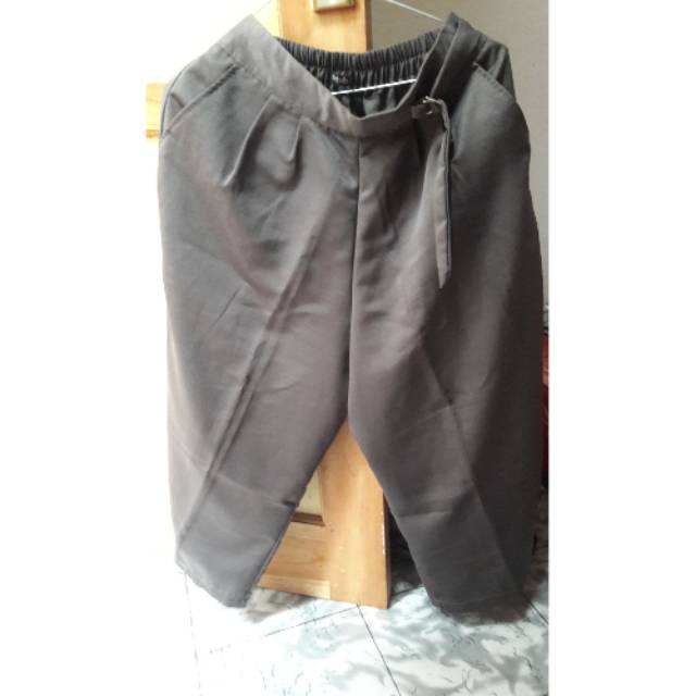 PRELOVED CELANA KULOT MERK DETAILS