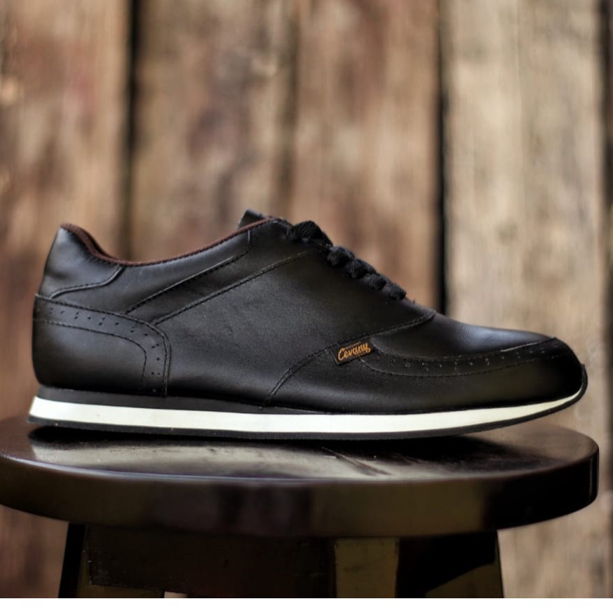 MOLK Sepatu Sneakers Casual Kulit Asli Olahraga Pria
