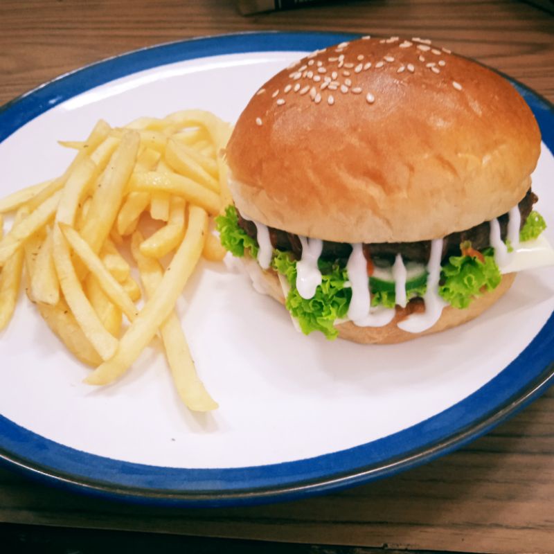 

Hamberger,stik kentang,kumplit/cheese