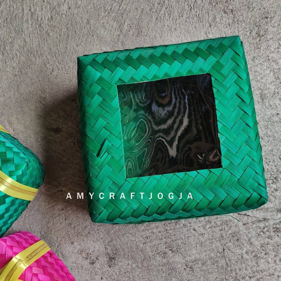 Besek Bambu Mika Warna 18 x 18 x 8 Cm / Besek Anyaman Bambu Asli Sepasang / Besek Makanan
