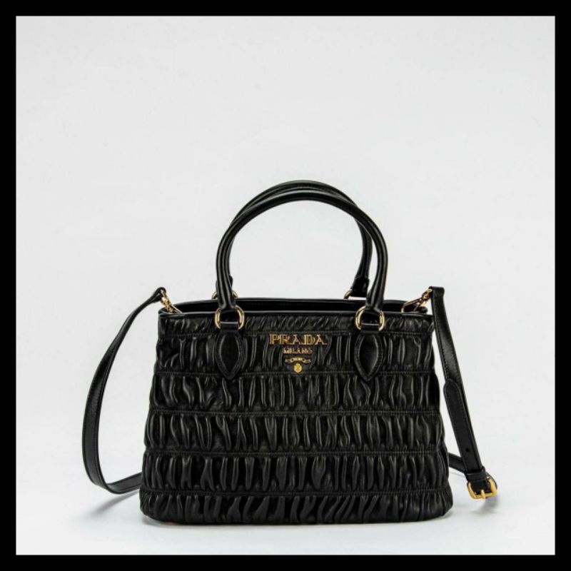 Jual Tas Wanita Prada Gaufré Nappa Leather Tote Bag Color Black. Branded Original