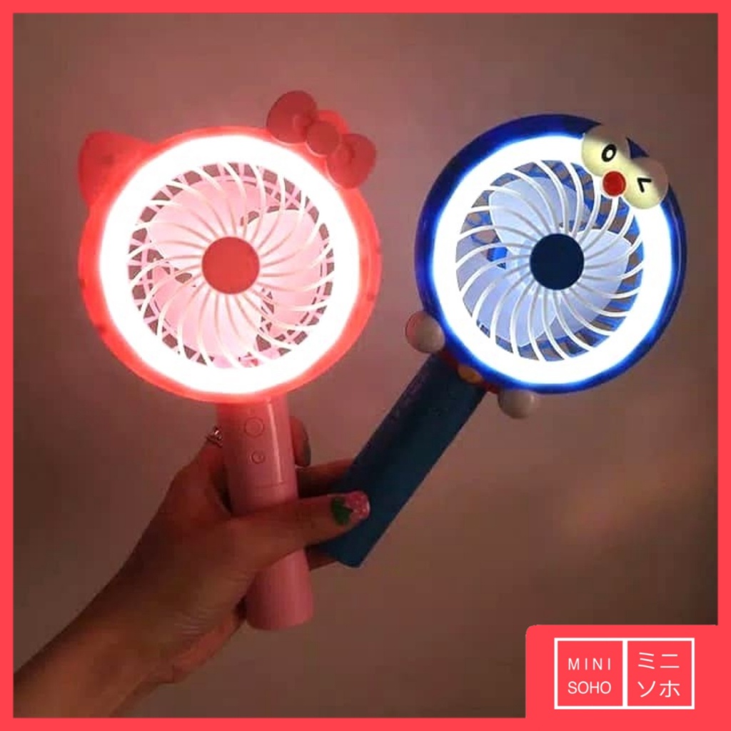 Kipas Angin Doraemon / Hello Kitty Genggam Meja Standing Stand Mini Portable Fan Lampu Ring Light